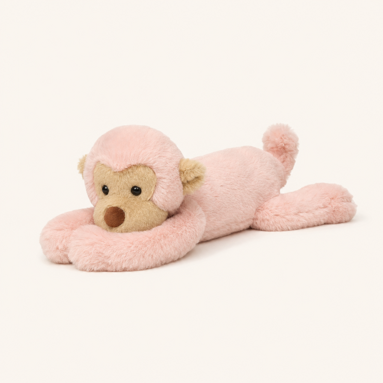 Peluche singe rose de 40 cm vue de trois-quarts opposée montrant son corps allongé et sa queue