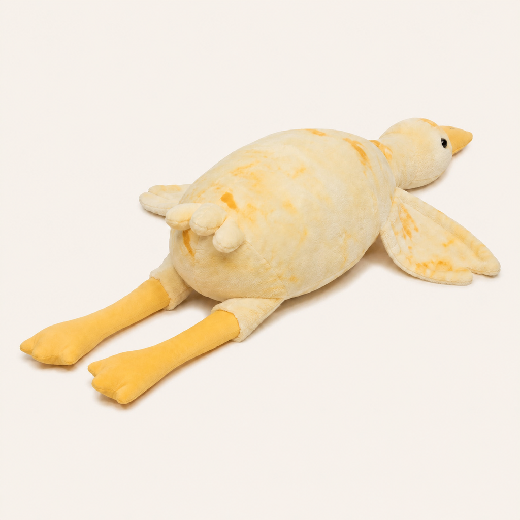 Grande peluche oie jaune vue arrière de trois-quarts sur fond ivoire