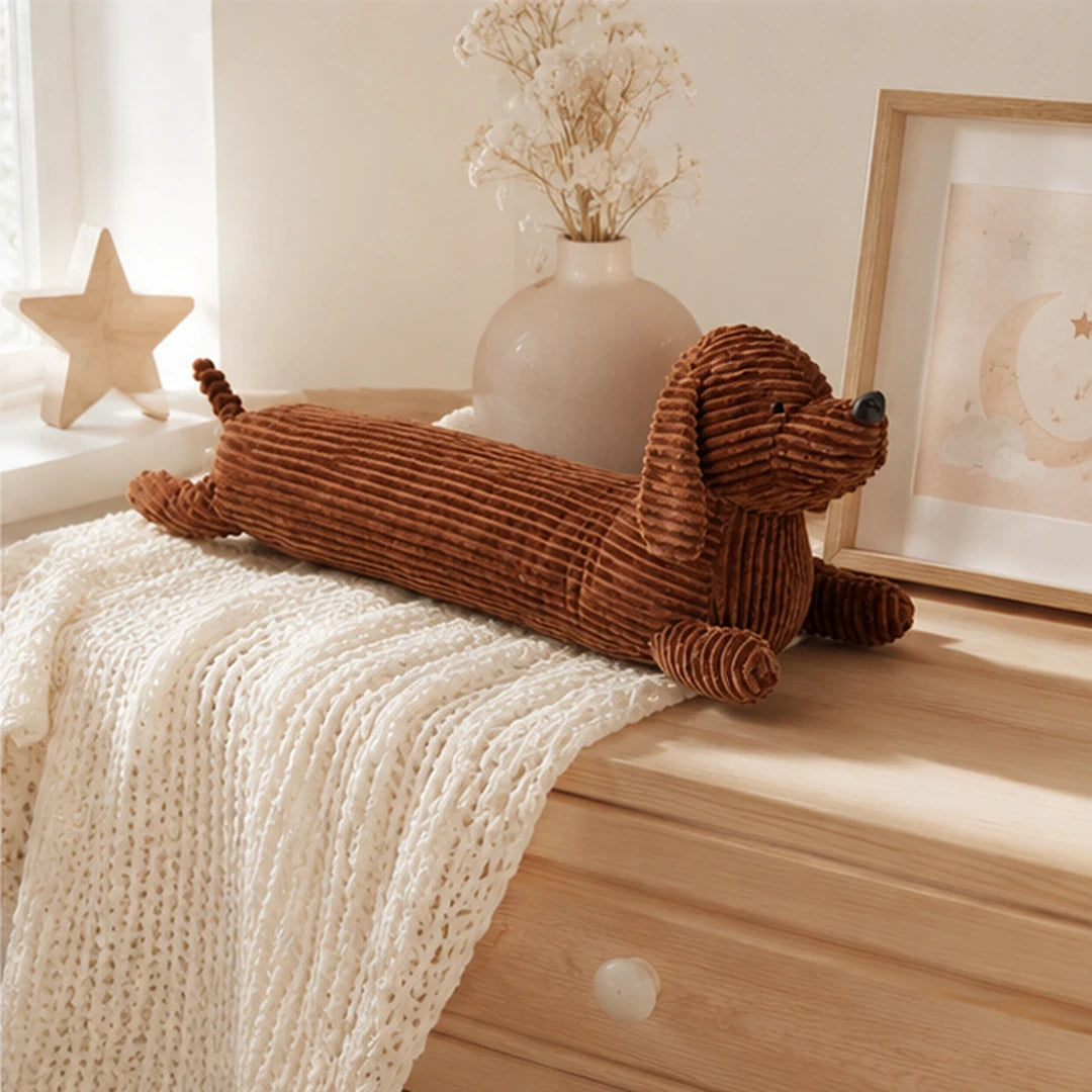 Peluche coussin teckel Royaume Peluche - mise en situation
