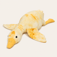 Grande peluche oie jaune vue de face et trois-quarts sur fond ivoire