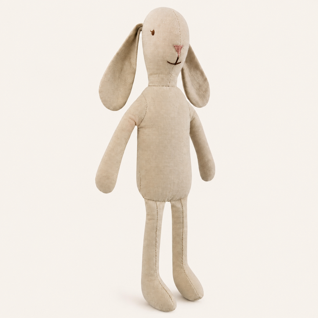 Doudou lapin en tissu beige vu de face sur fond ivoire