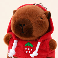 Gros plan visage peluche capybara pendentif, fond ivoire