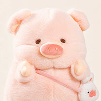 Gros plan visage peluche cochon rose, fond ivoire