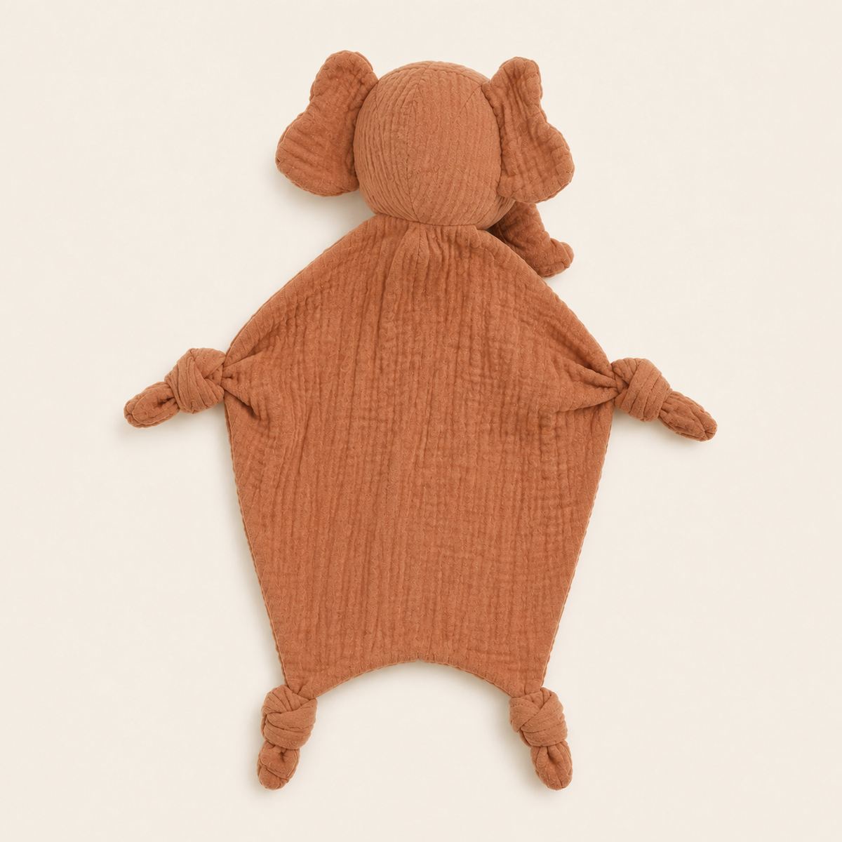 Doudou personnalisé éléphant terracotta, vue de dos sur fond ivoire