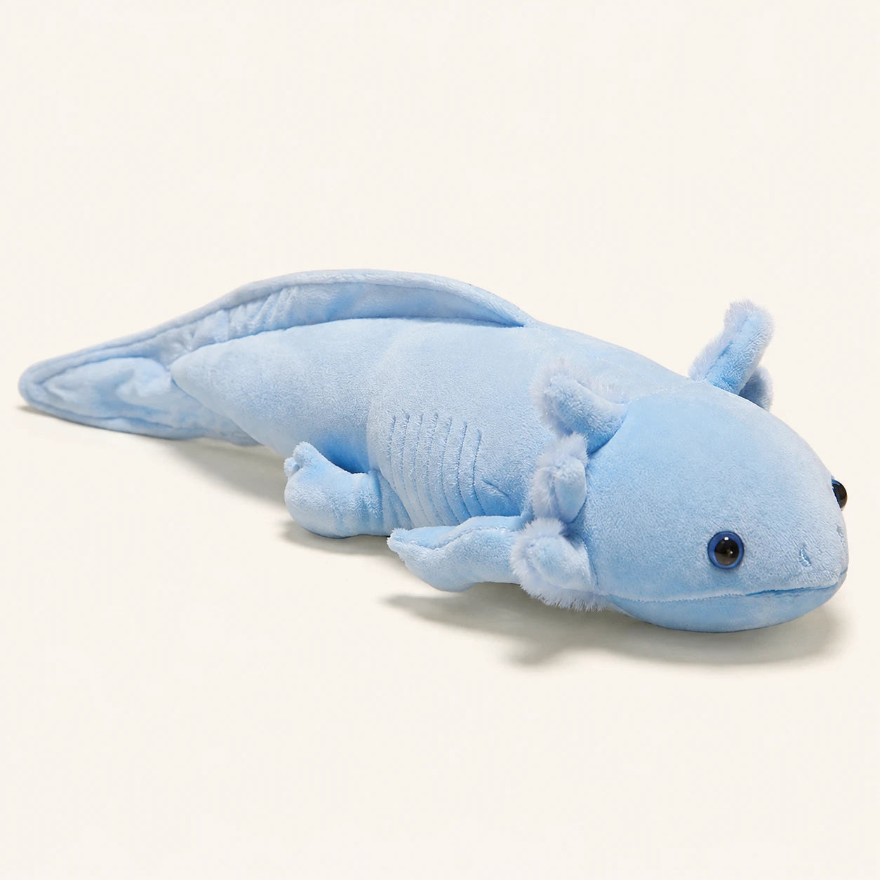 Peluche axolotl bleu, vue principale de profil sur fond ivoire