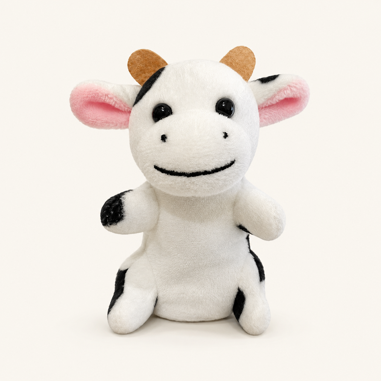 Marionnette à doigt peluche vache blanche et noire, vue de face, environ 9 cm