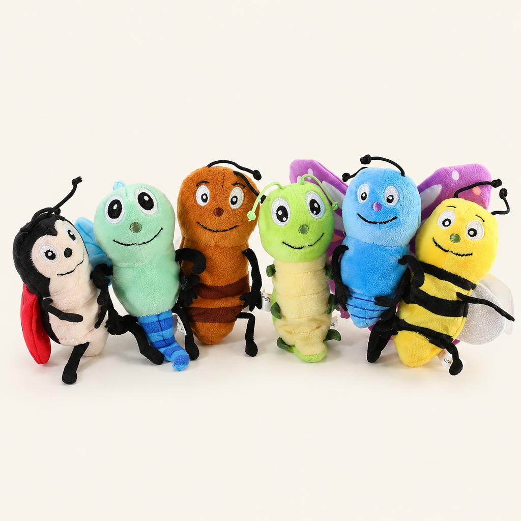 Set de 6 marionnettes à doigt peluche insectes, vue principale sur fond ivoire