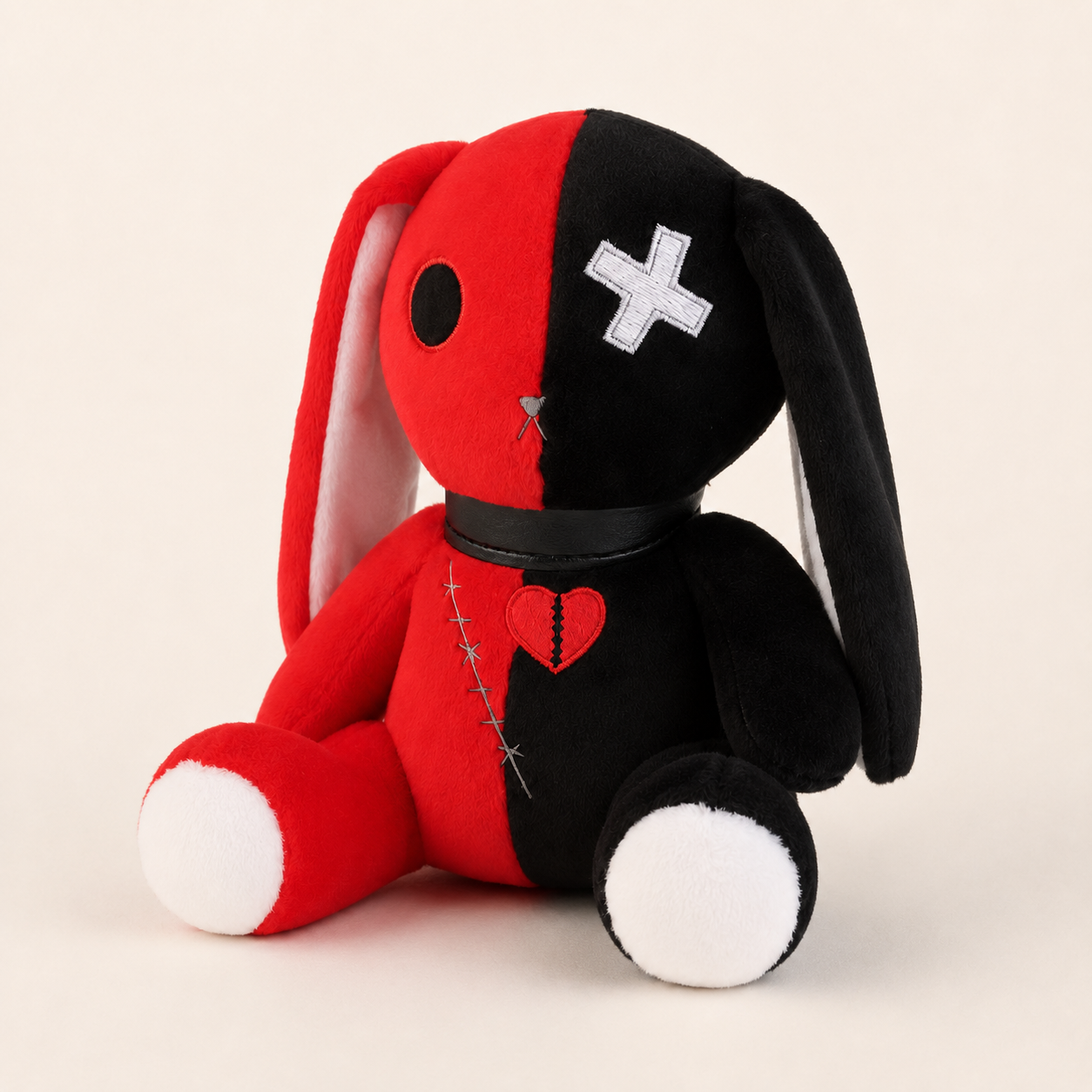 Peluche lapin gothique rouge et noir - autre angle