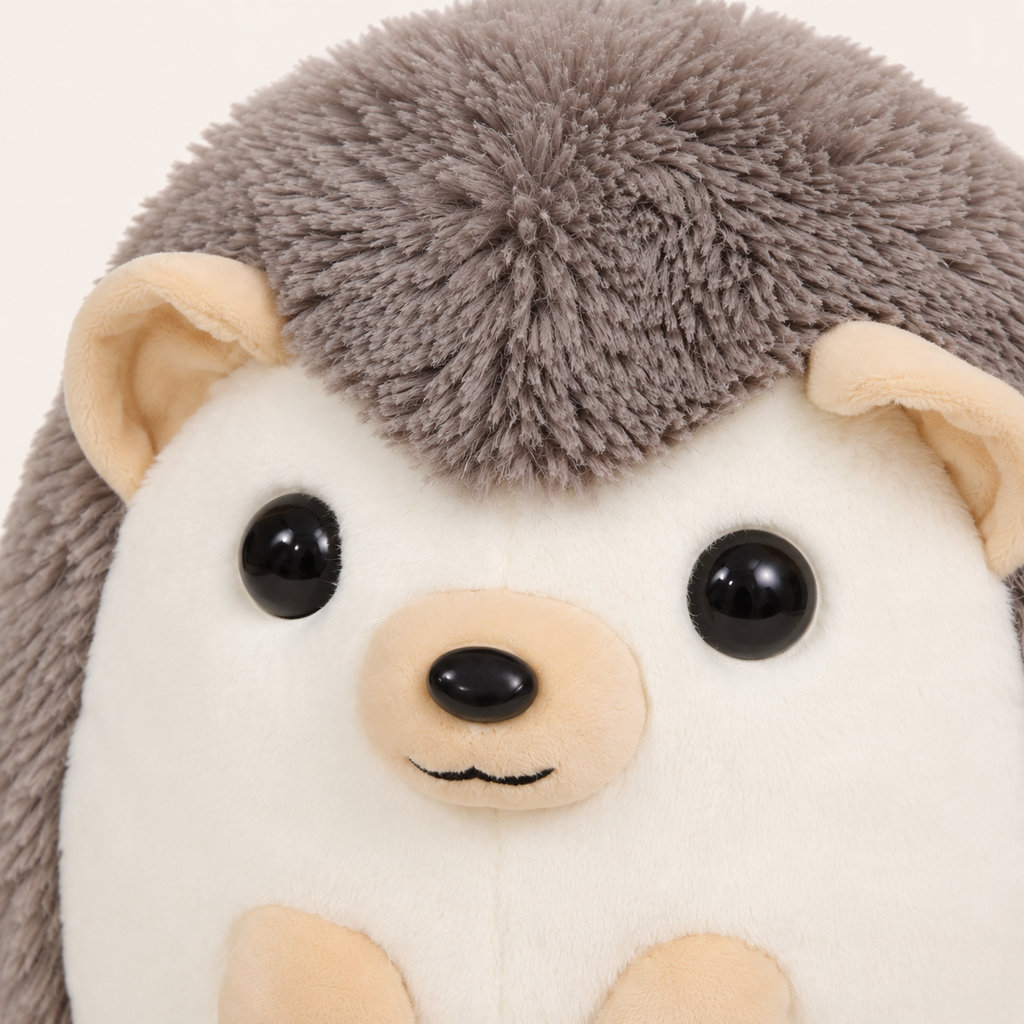 Sac à dos peluche hérisson gris - détail du visage