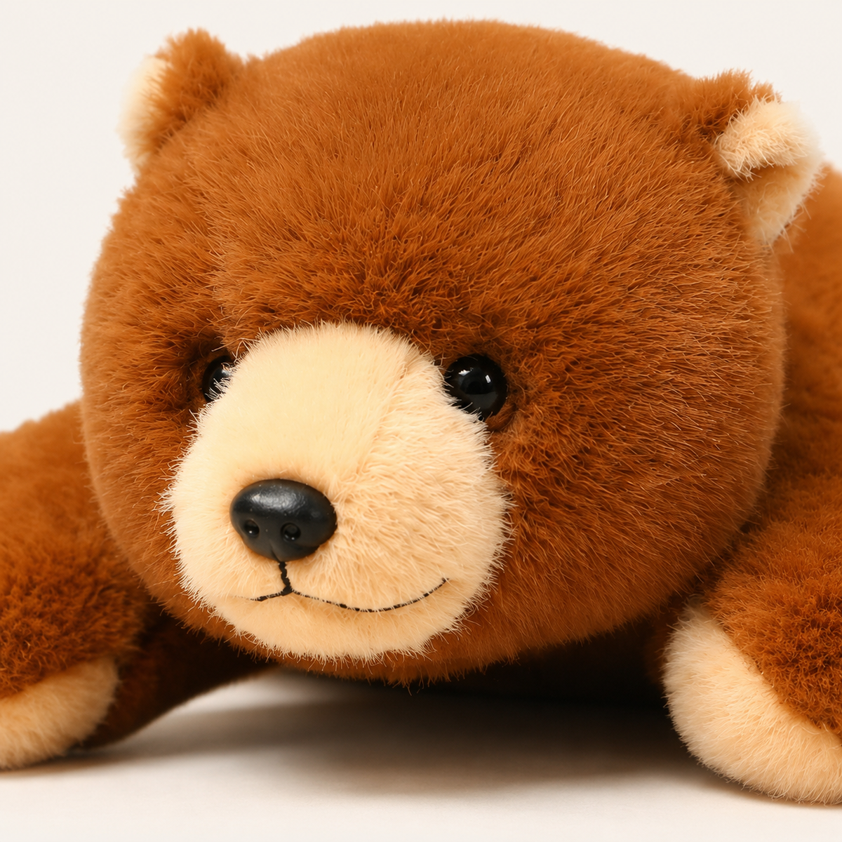 Coussin peluche ours brun, gros plan visage - Royaume Peluche