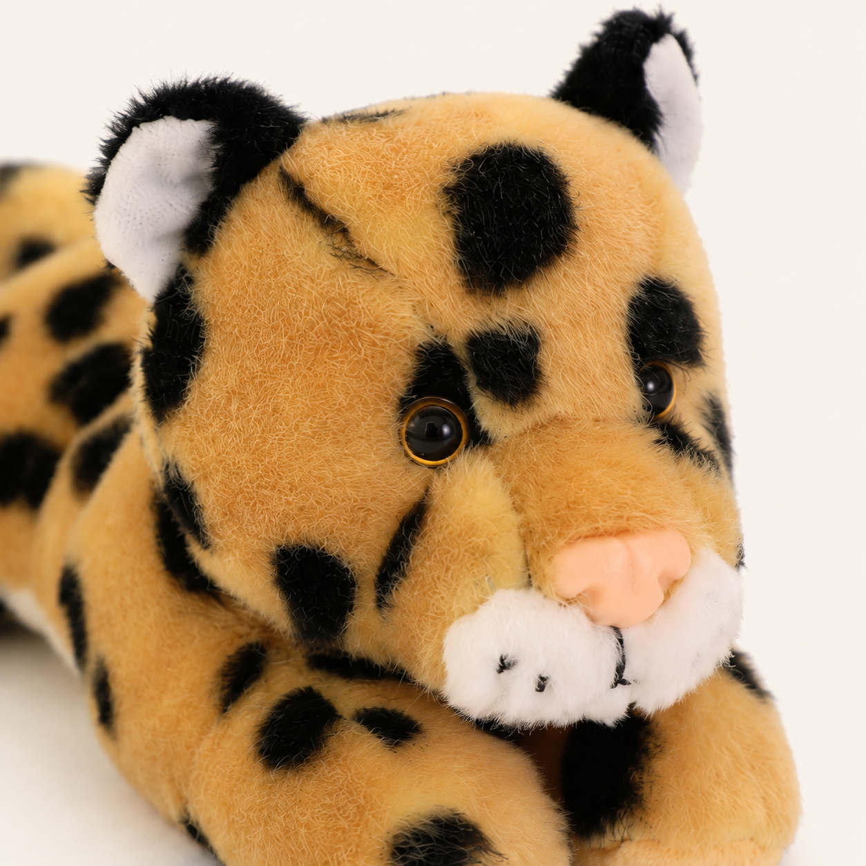 Mini peluche léopard - détail du visage et des taches