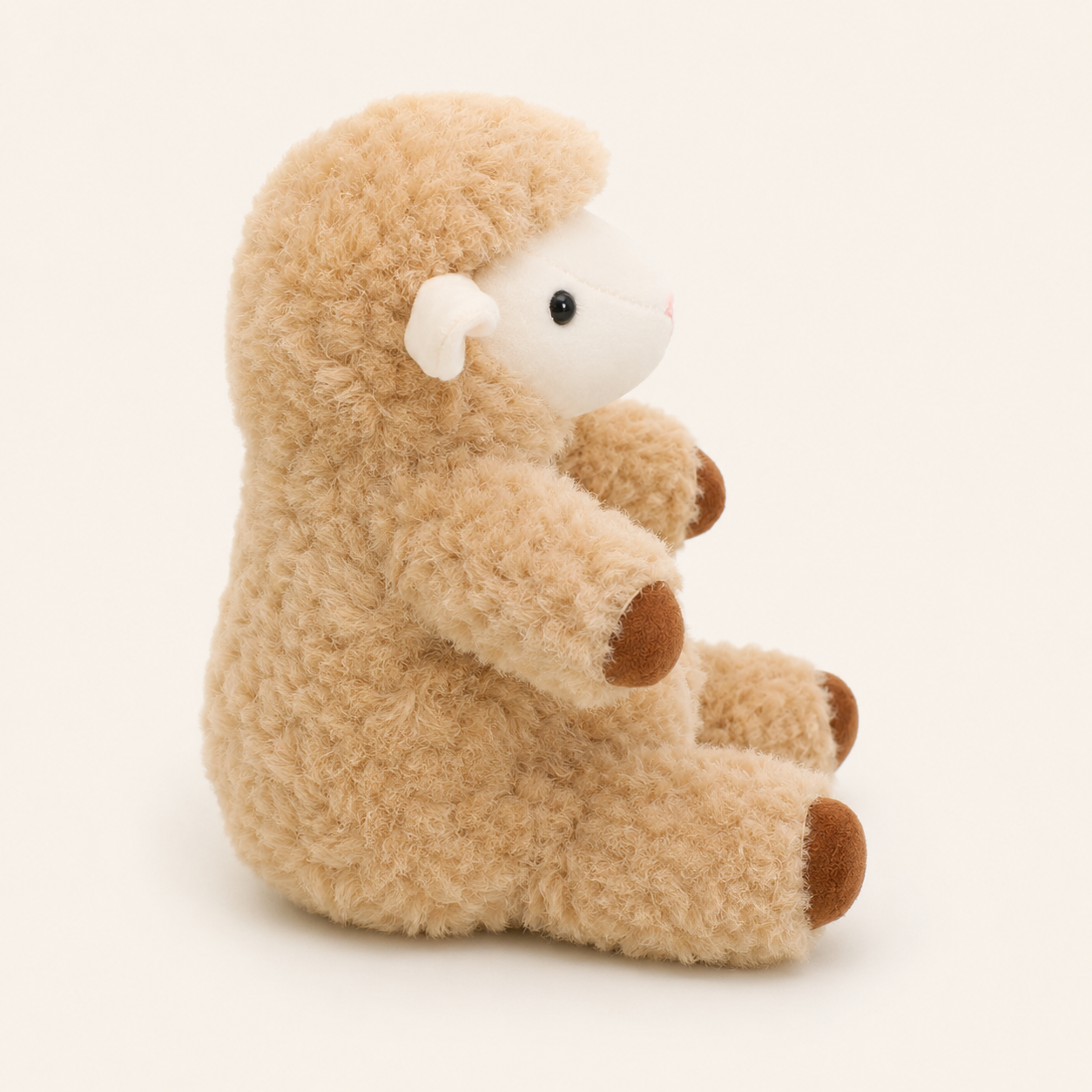 Peluche mouton agneau beige, vue de profil de côté