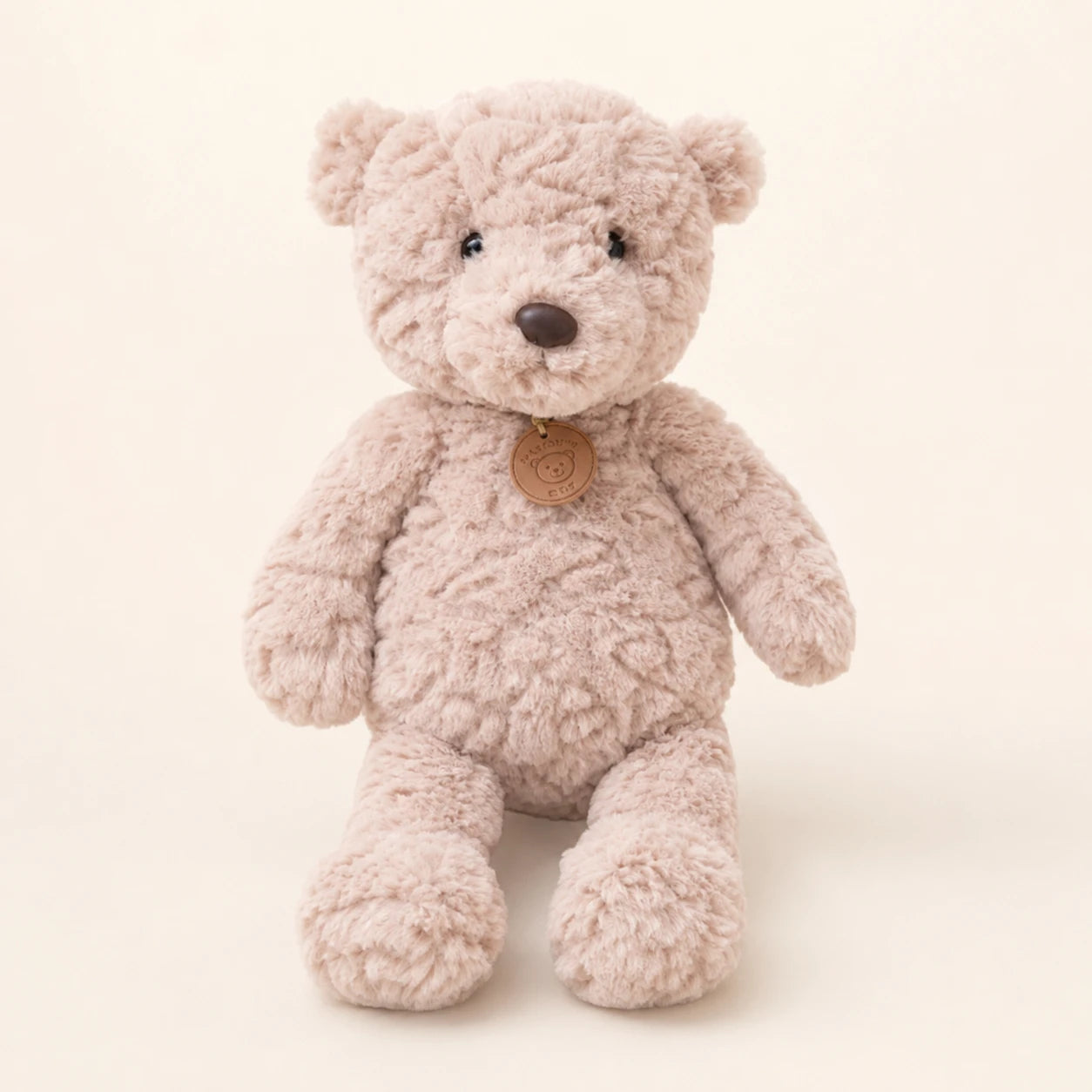 Peluche ours brun clair à longues pattes, vue de face sur fond ivoire