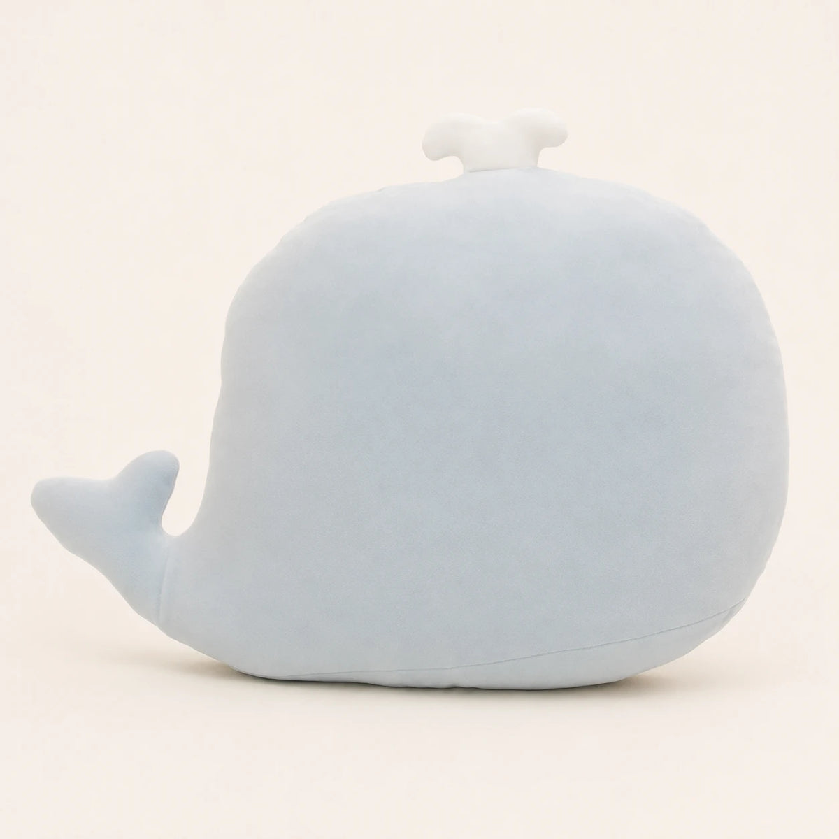 Coussin peluche baleine, vue de côté