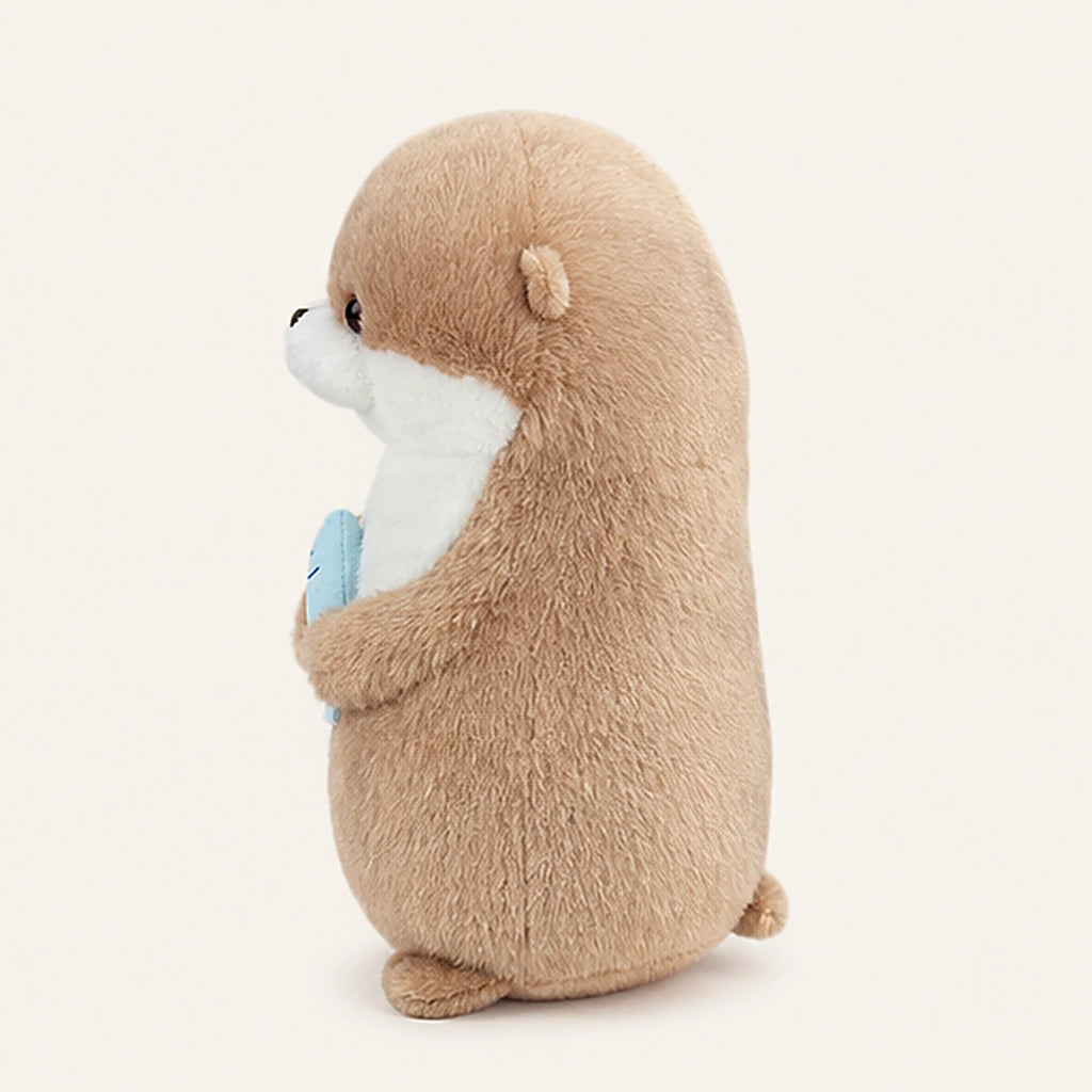 Porte-clé peluche loutre kawaii avec poisson - vue de profil