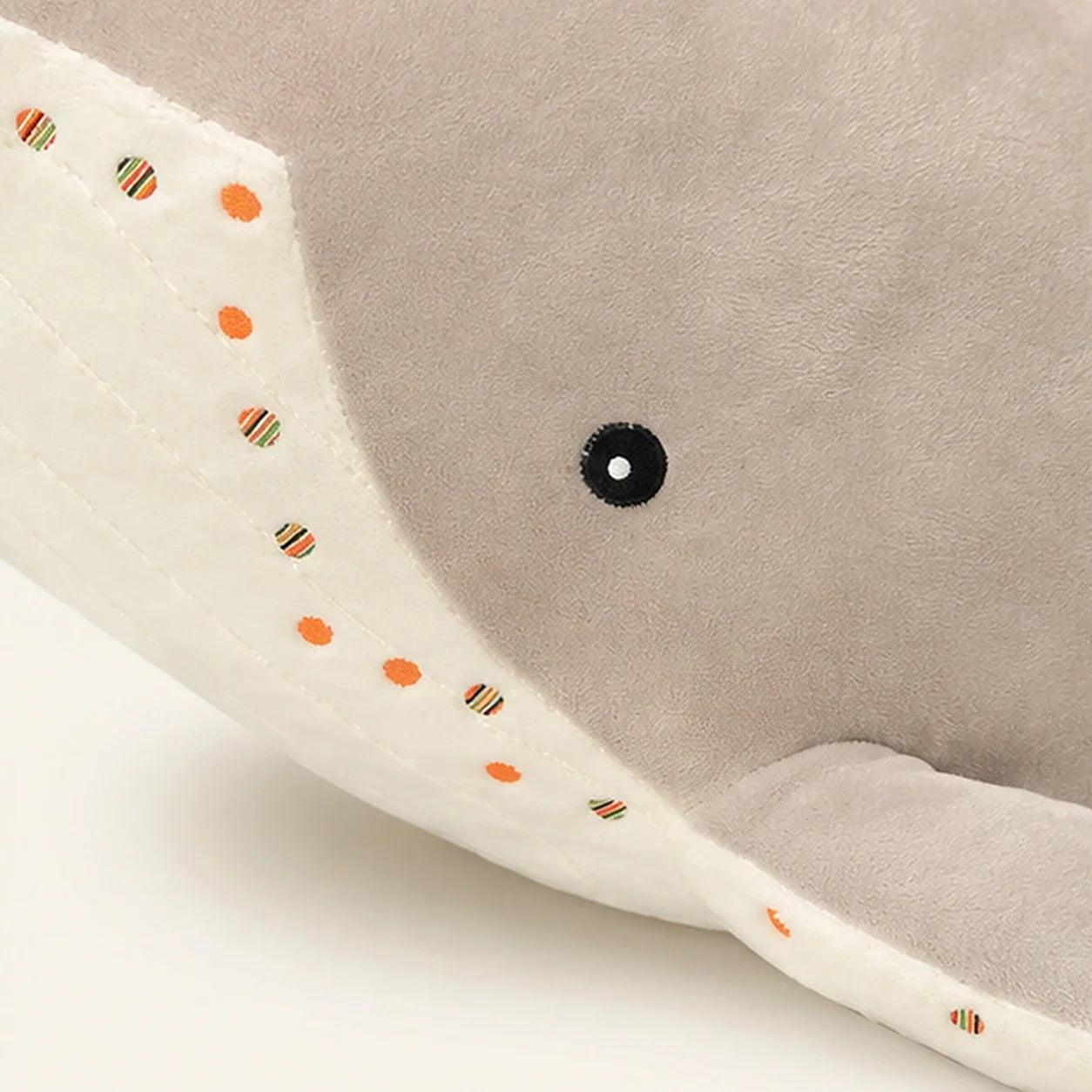 Peluche baleine grise - détail doux