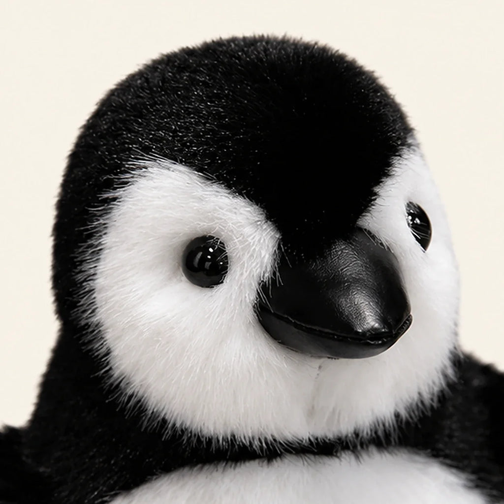 Peluche pingouin noir - détail doux