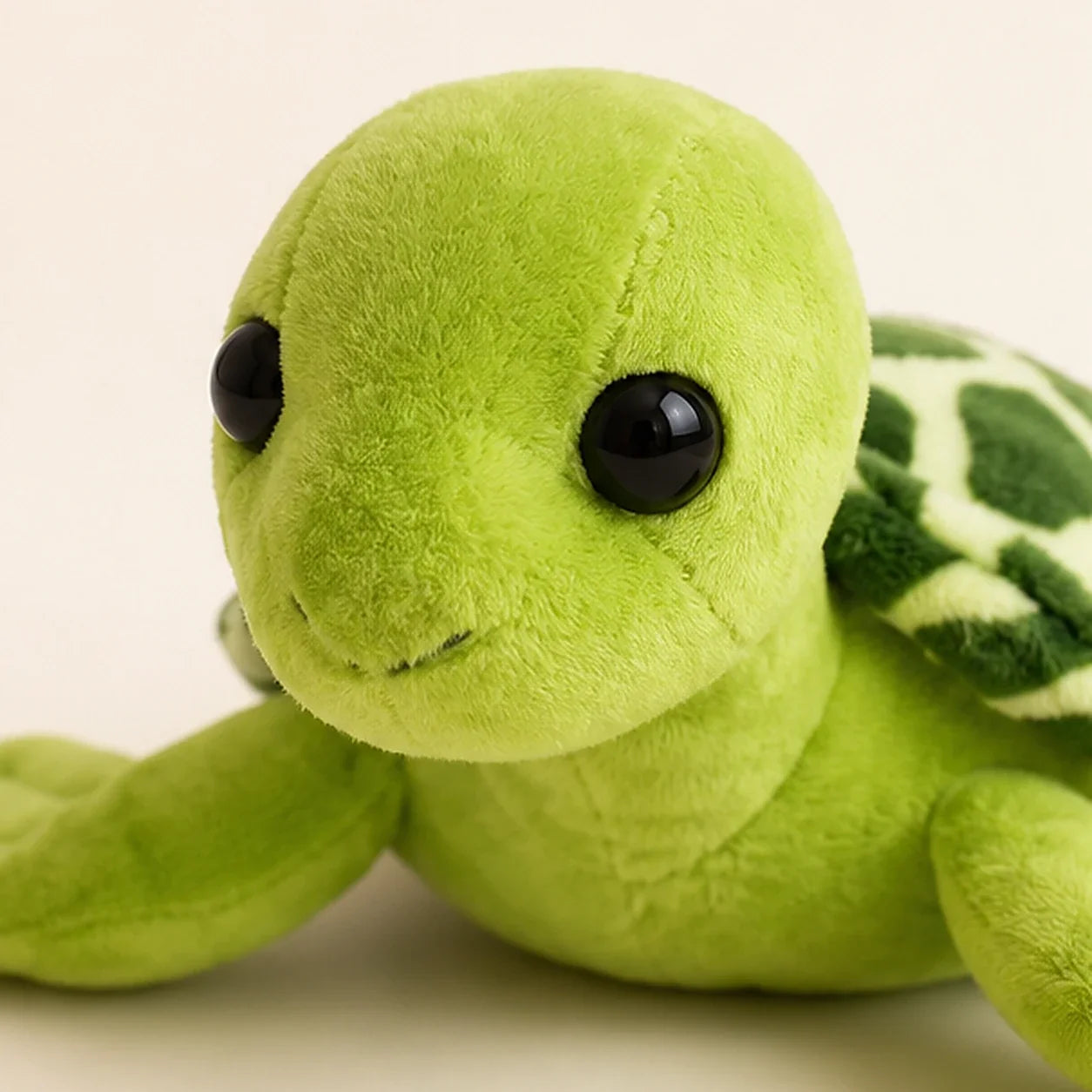 Peluche tortue verte 22 cm - détail doux