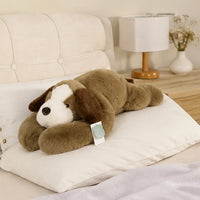 Peluche chien lestée 65 cm en situation