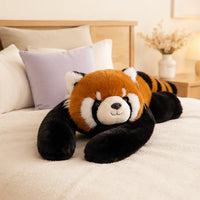 Peluche panda roux lestée 65 cm en situation