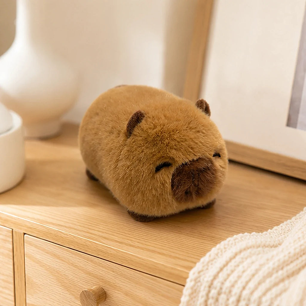Peluche capybara 16 cm - mise en situation
