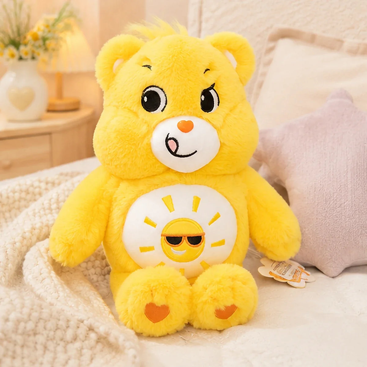 Peluche ours sunny jaune 33 cm - mise en situation
