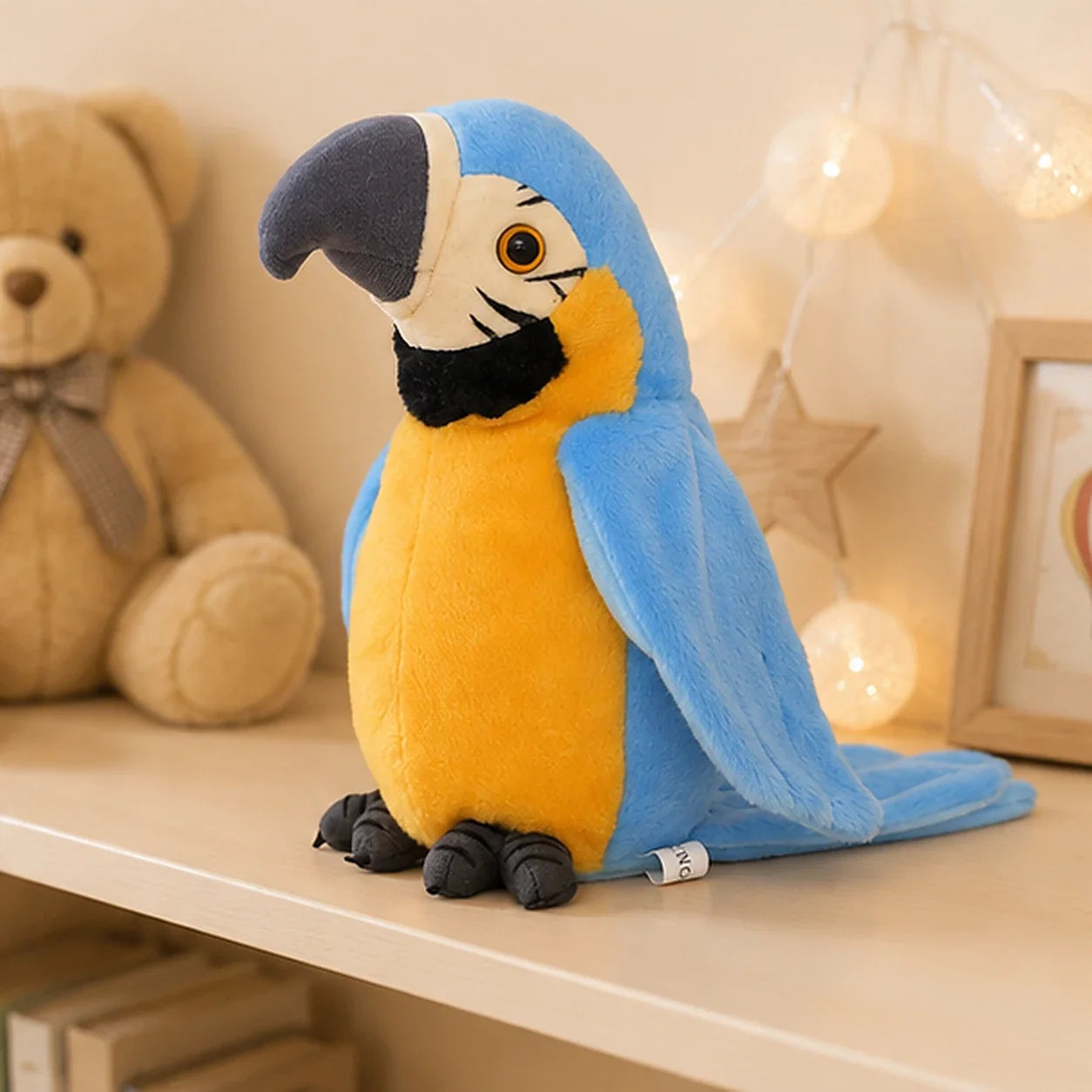 Peluche perroquet bleu 20-25 cm - mise en situation