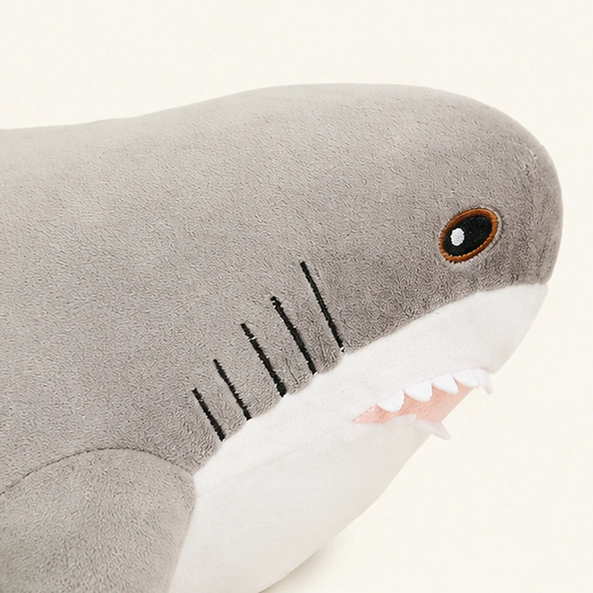 Peluche requin gris clair 30-140 cm - détail texture