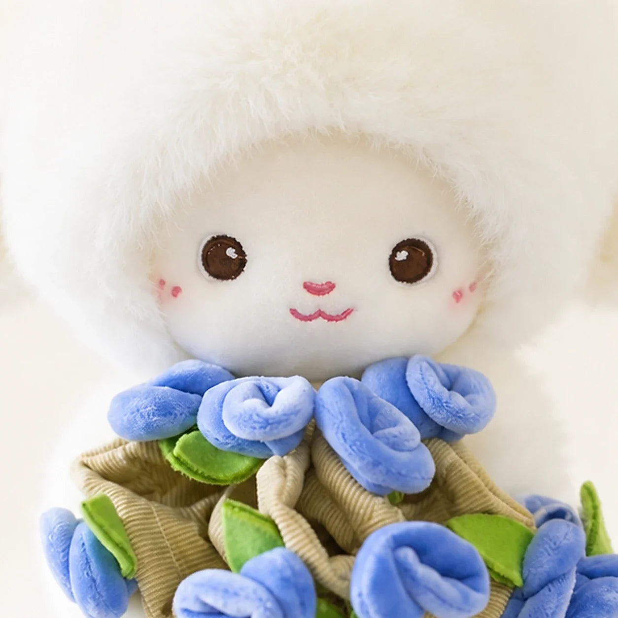 Peluche mouton avec fleurs bleues 25-30 cm - détail texture