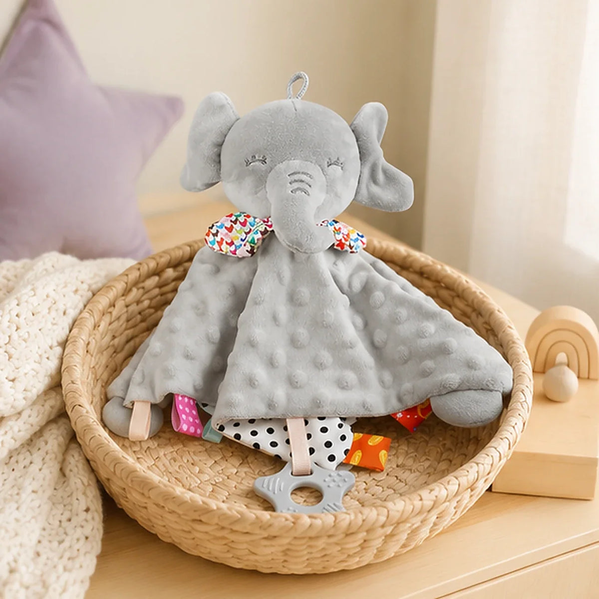 Doudou éléphant bébé - mise en situation