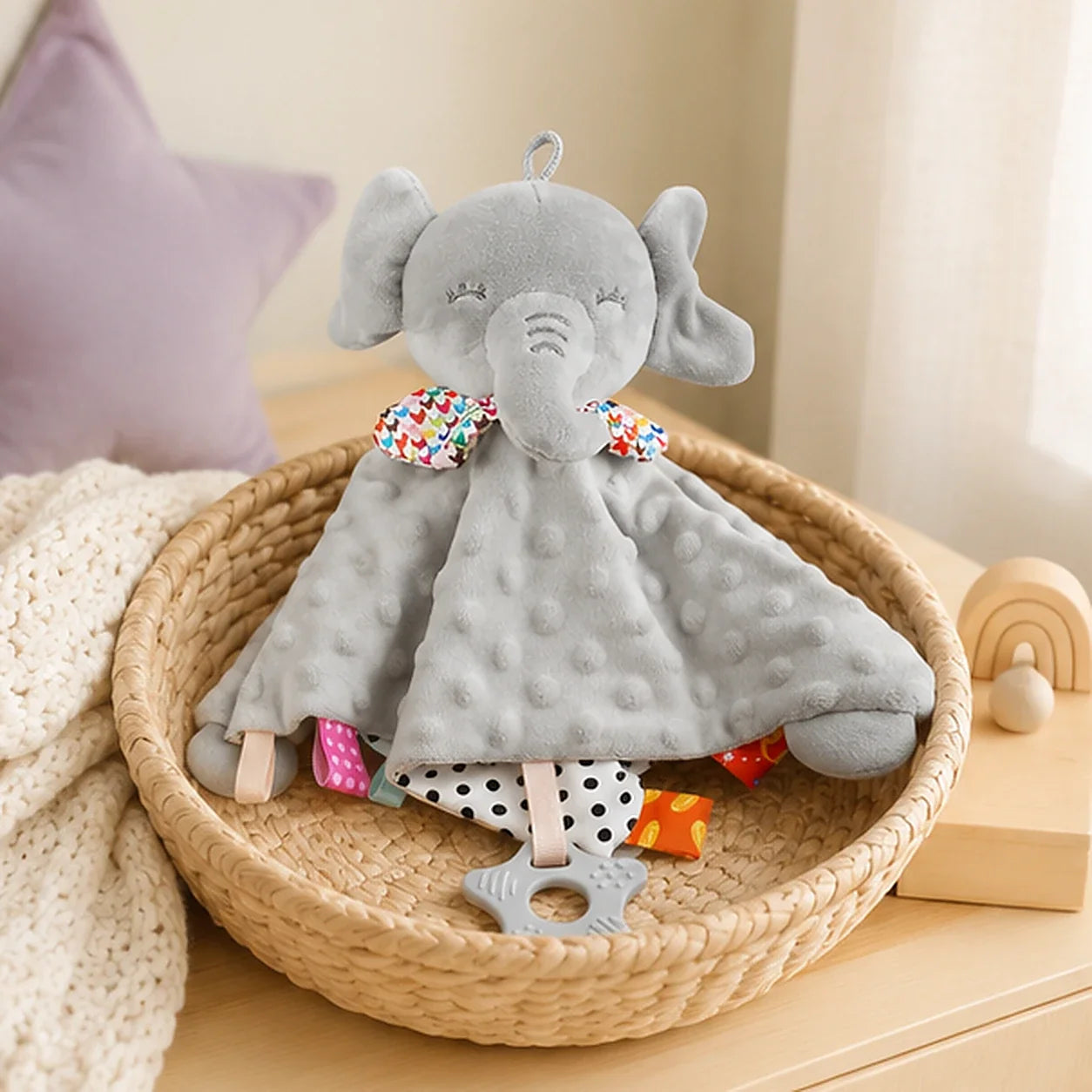 Doudou éléphant bébé - mise en situation