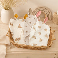 Doudou bébé oreilles de lapin - mise en situation