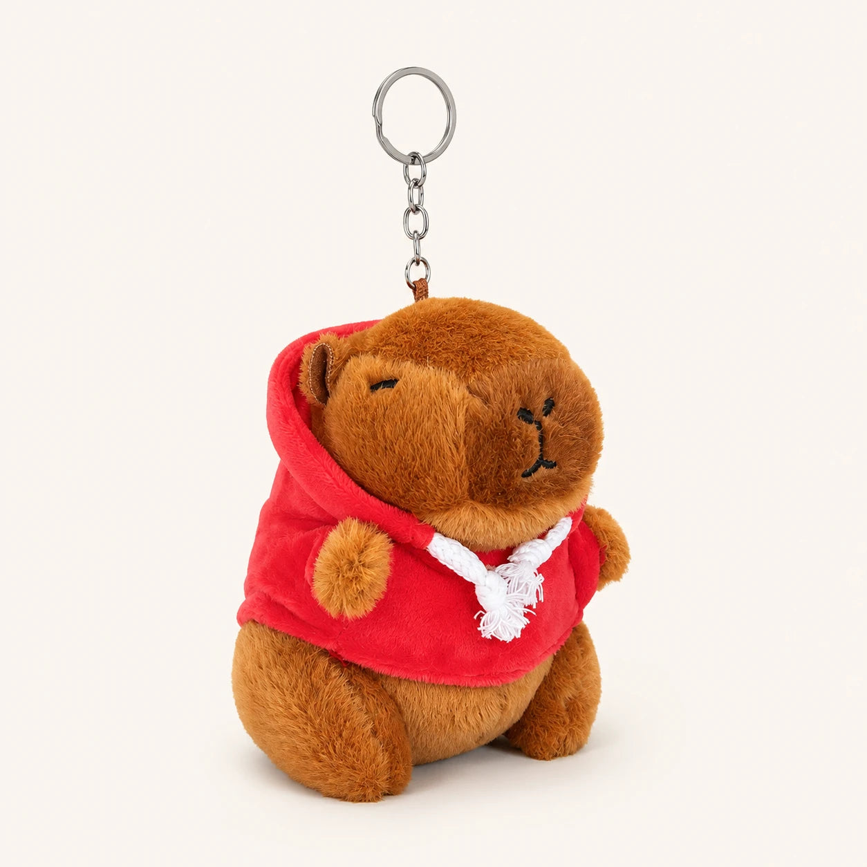Peluche porte-clés capybara à capuche rouge, vue de face
