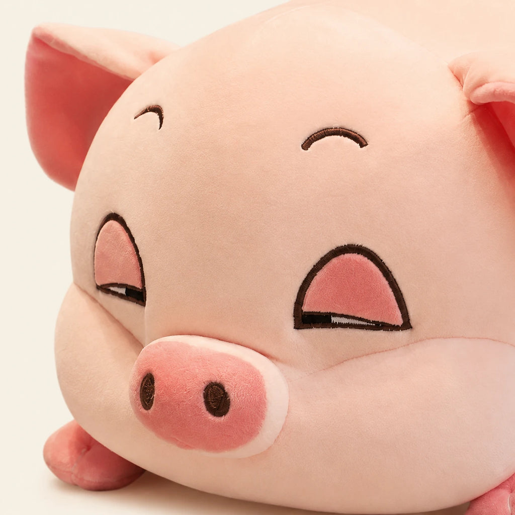 Peluche cochon dodu rose, gros plan sur le visage et la texture