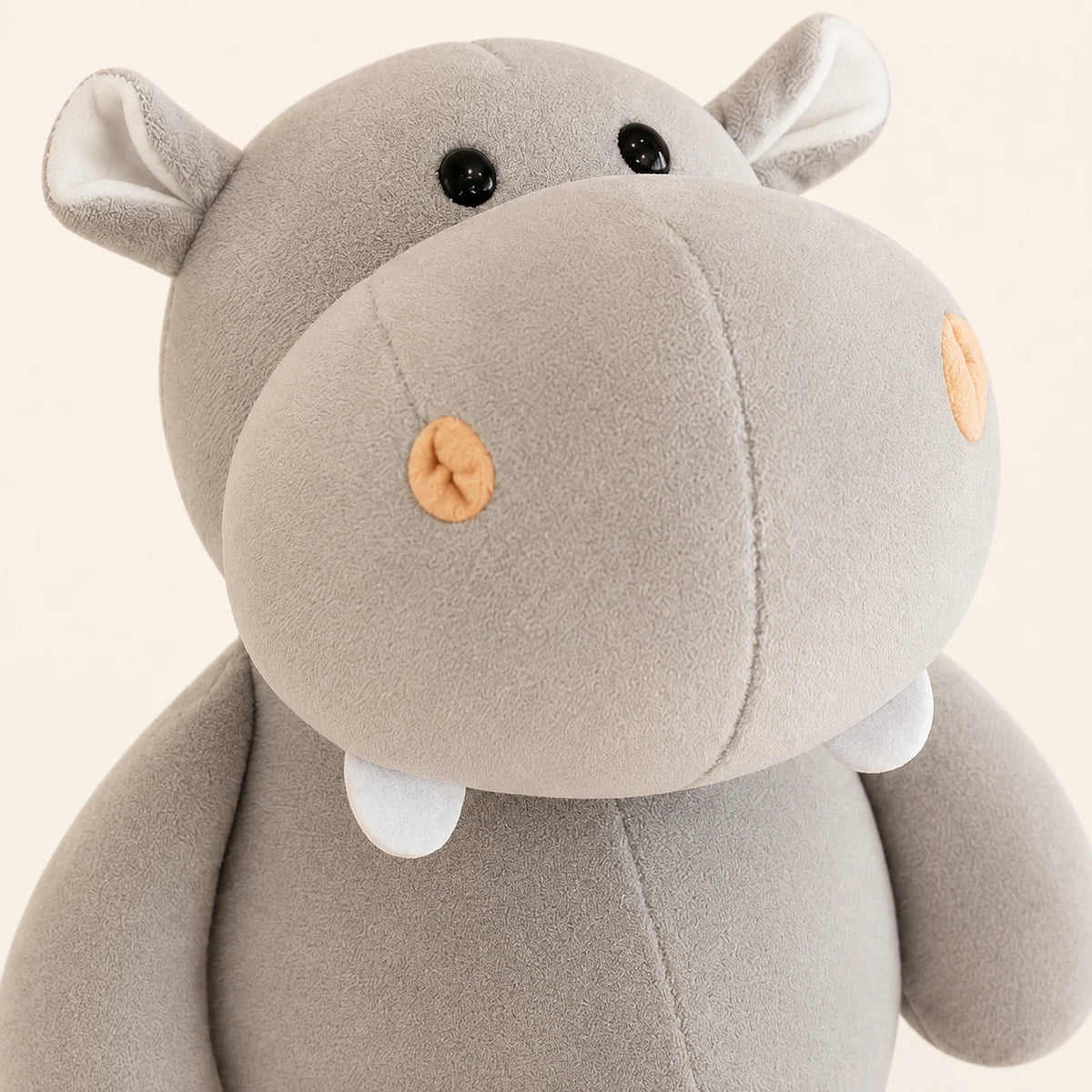 Gros plan sur le visage de la peluche hippopotame