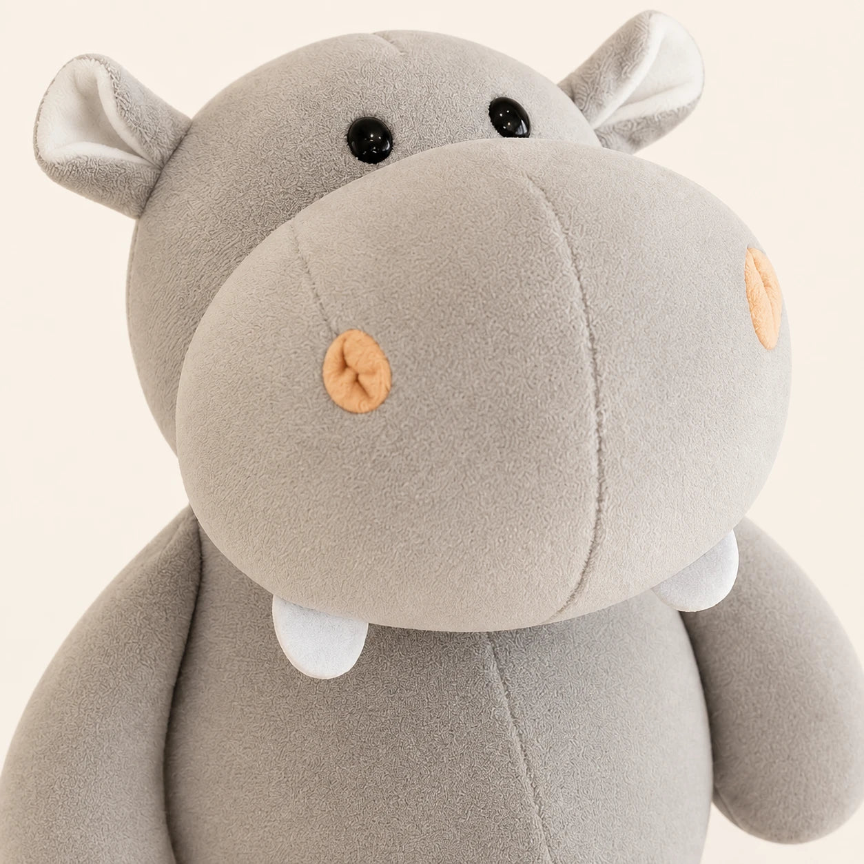 Gros plan sur le visage de la peluche hippopotame