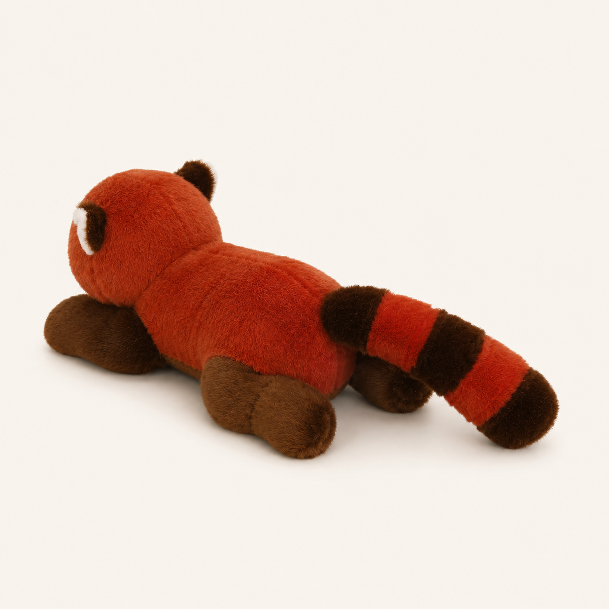Peluche panda roux, autre angle, fond ivoire