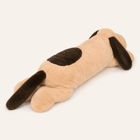 Peluche chien allongé beige et brun, autre angle, fond ivoire
