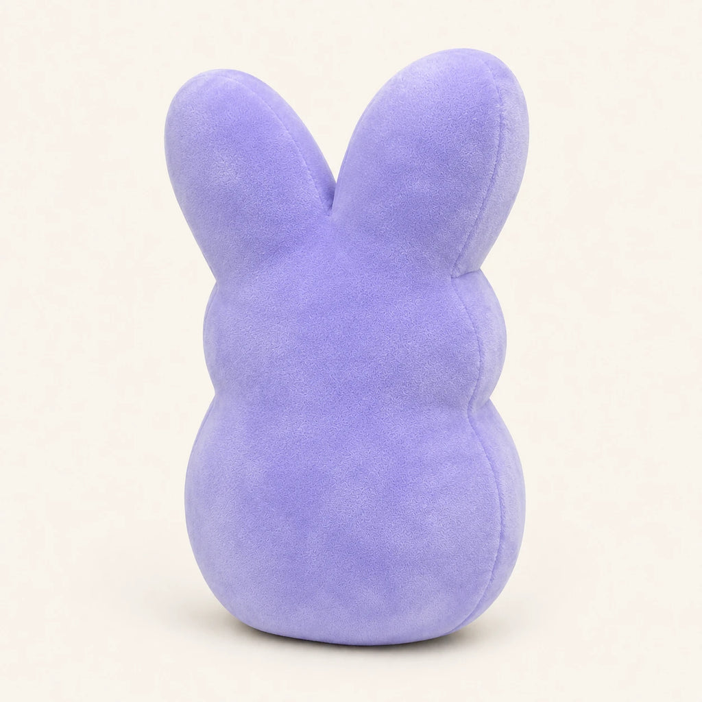 Peluche lapin de Pâques violet, vue de dos, fond ivoire