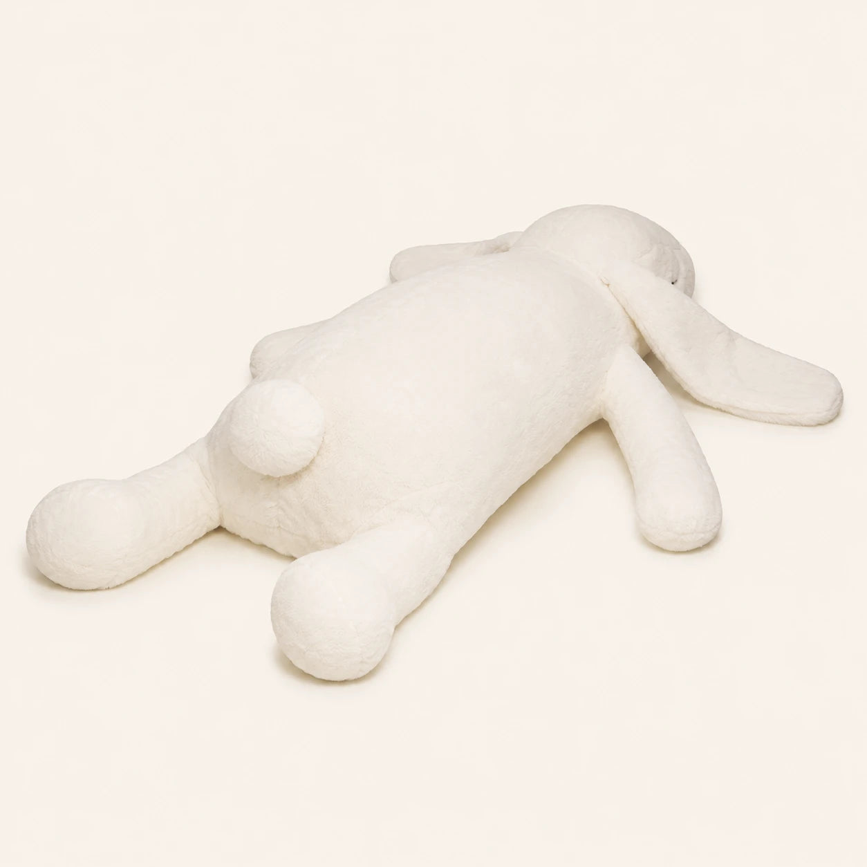 Peluche lapin géant blanc, autre angle sur fond ivoire