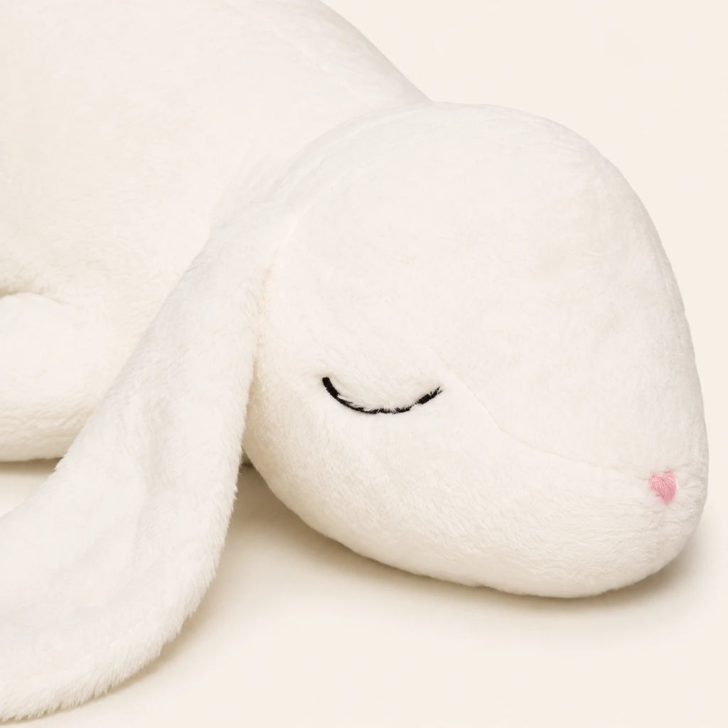 Peluche lapin géant blanc, détail du visage