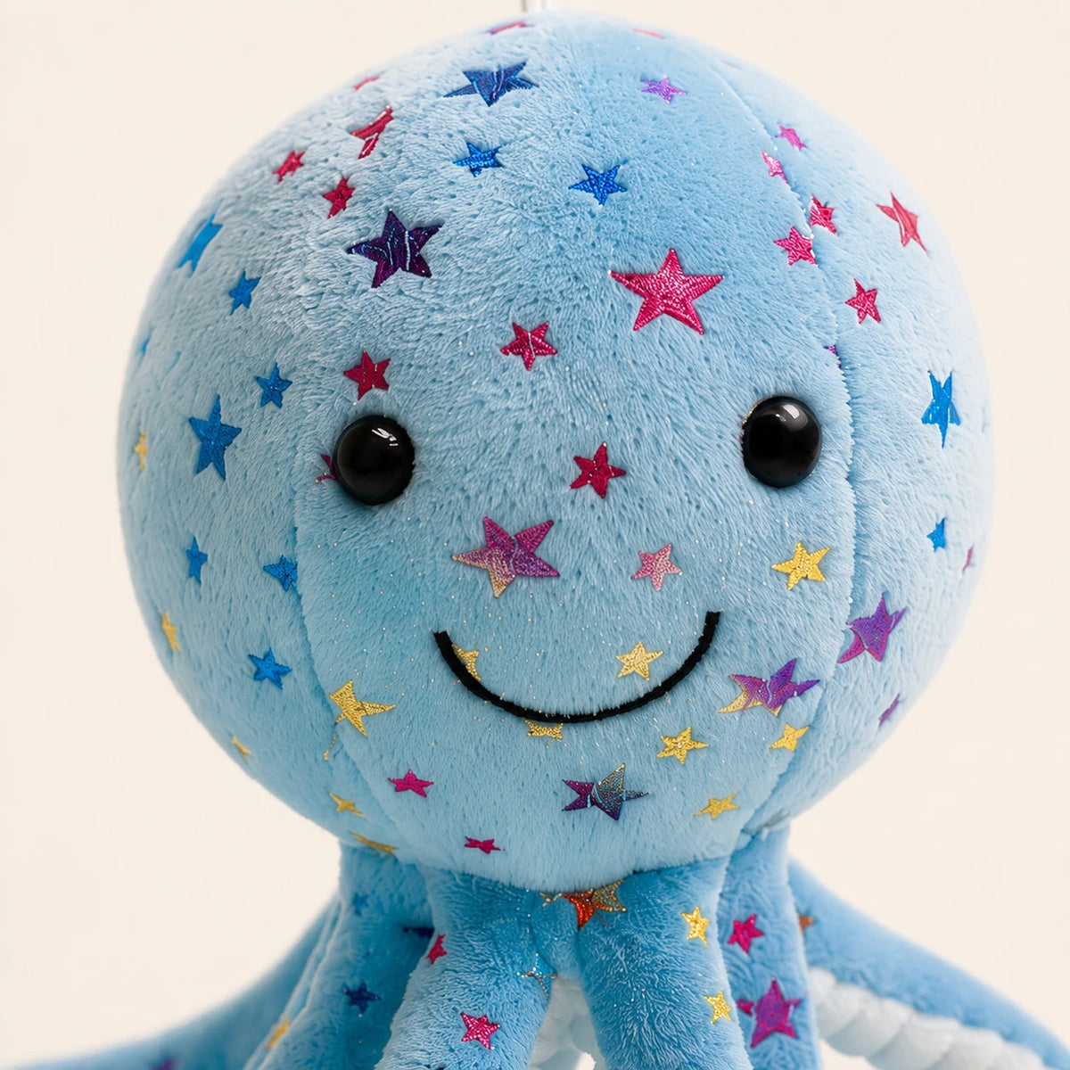 Gros plan sur le visage souriant de la peluche pieuvre