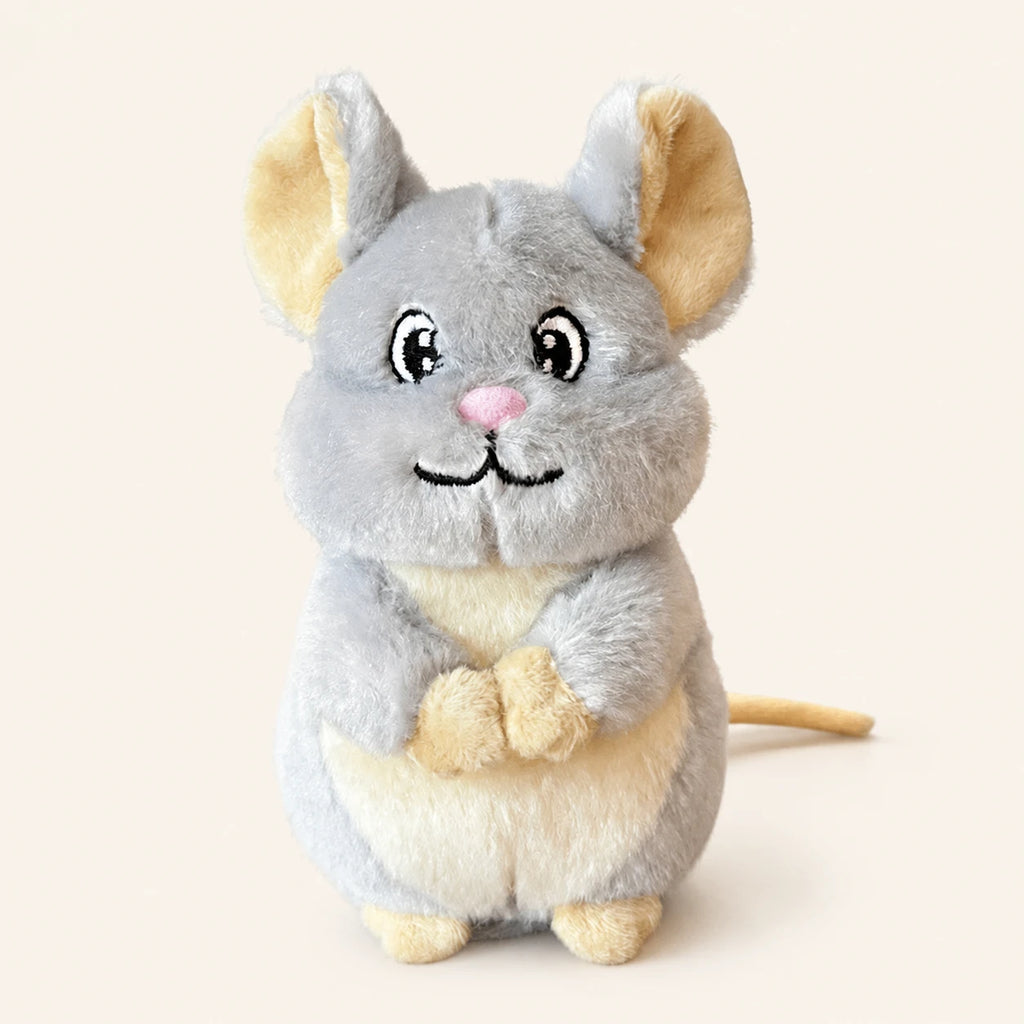 Peluche magnétique d'épaule souris grise, vue de face sur fond ivoire