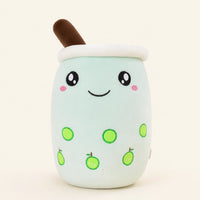Peluche coussin bubble tea vert pomme 24 cm, vue de face sur fond ivoire