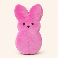 Peluche lapin de Pâques rose style Peeps, vue de face, environ 15 cm, fond ivoire