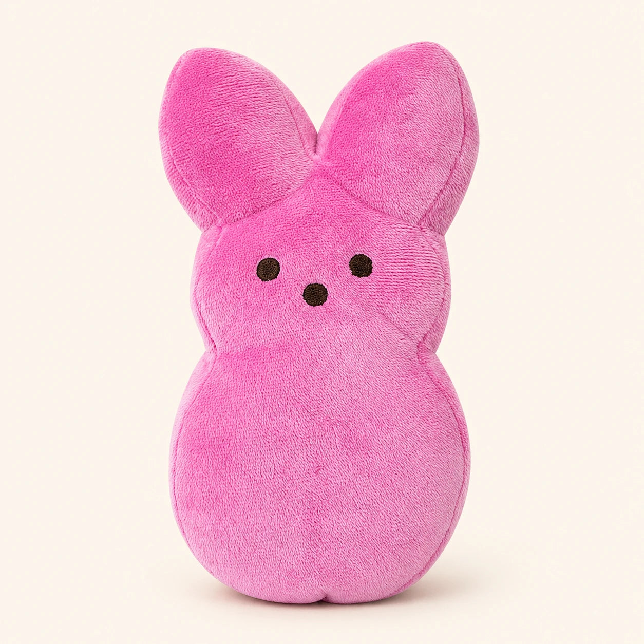 Peluche lapin de Pâques rose style Peeps, vue de face, environ 15 cm, fond ivoire