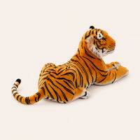 Peluche tigre brun vue de trois-quarts, fond ivoire