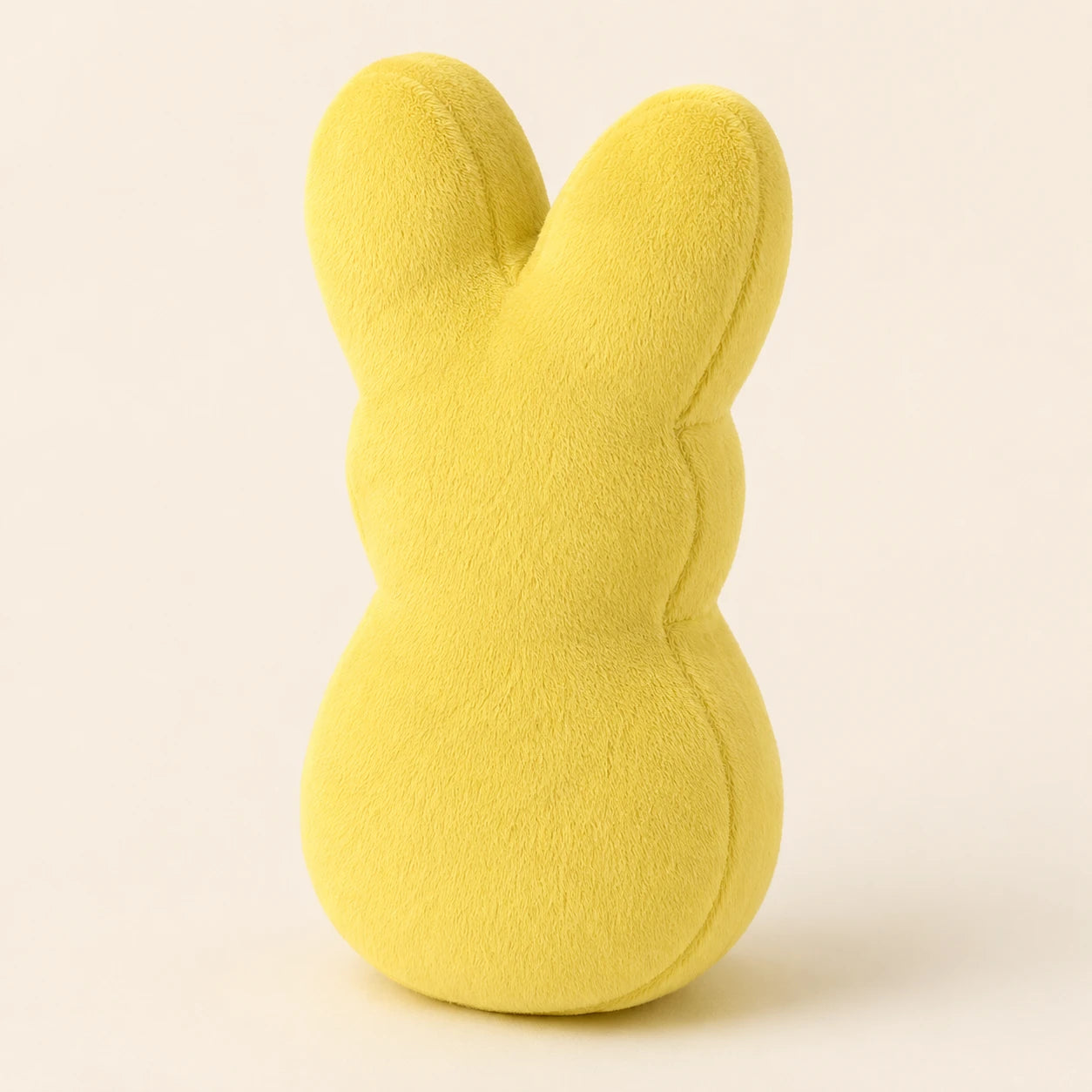 Peluche lapin peeps jaune, autre angle sur fond ivoire