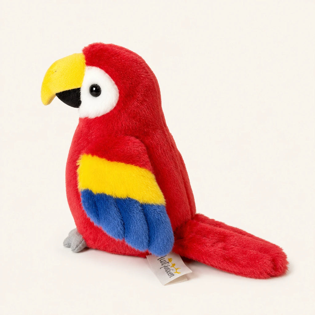 Peluche perroquet ara rouge, autre angle sur fond ivoire