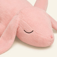 Peluche lapin géant rose, détail du visage